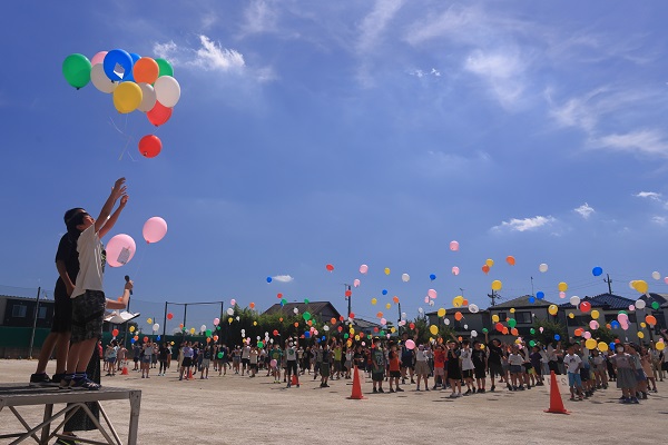 中山小学校150周年記念事業　バルーンリリース.jpg