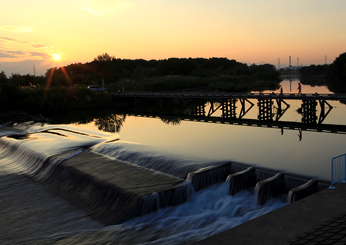 夕暮れの八幡橋