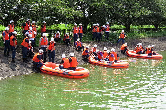 水防団の水難救助訓練
