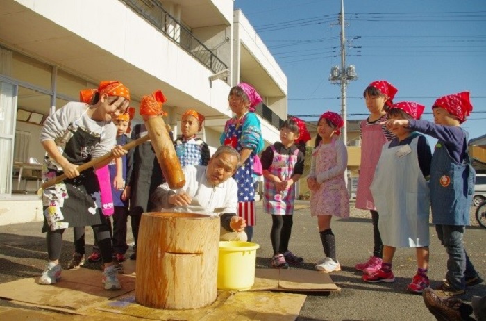 伊草っ子餅つき