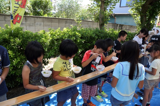 中山っ子くらぶ　流しそうめんをたべよう