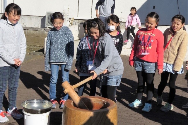 三保谷っ子クラブ餅つき体験