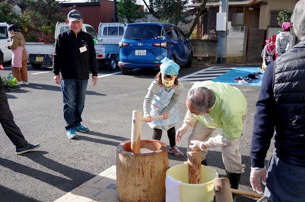 伊草っ子餅つき