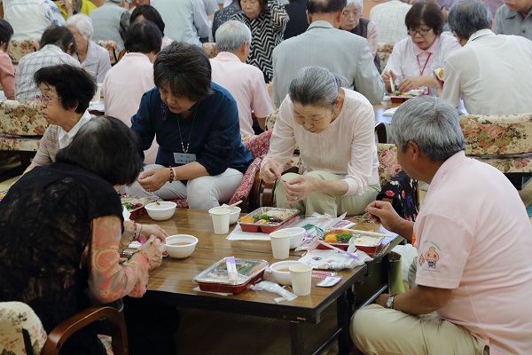 単身高齢者昼食会の様子