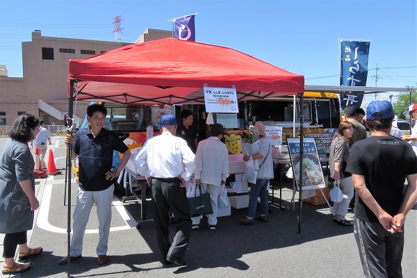 出店の様子(かわじまるしぇ)