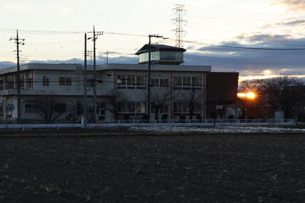 川島町役場南東側からの初日の出